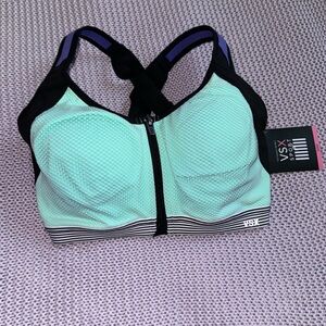 Knockout Victoria’s Secret adjustable sport bra